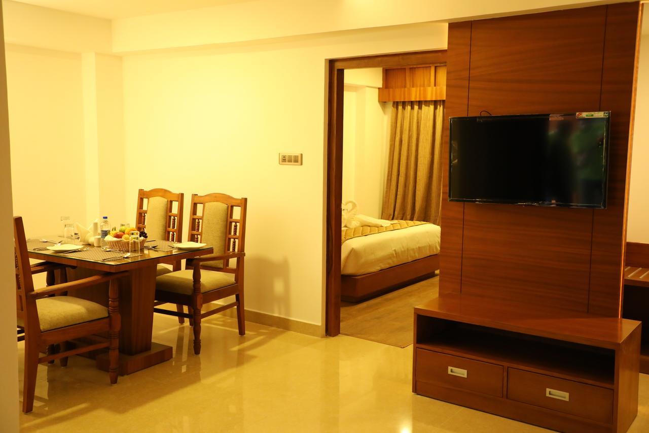 Hotel Karthika Park Kazhakuttam Dış mekan fotoğraf