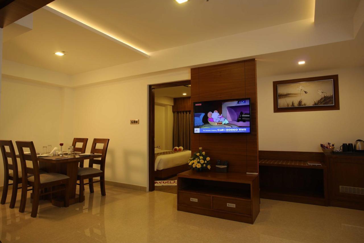 Hotel Karthika Park Kazhakuttam Dış mekan fotoğraf