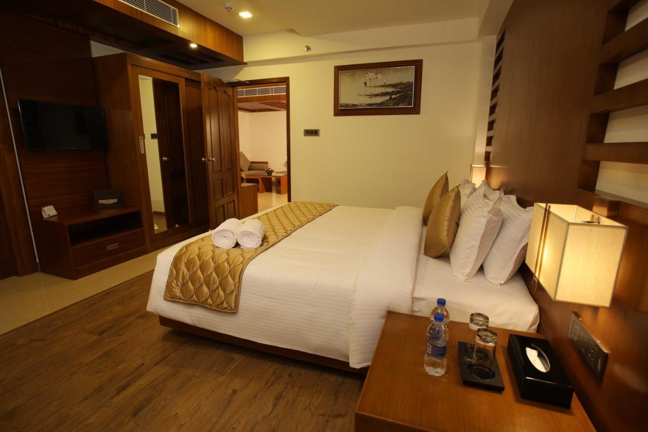 Hotel Karthika Park Kazhakuttam Dış mekan fotoğraf